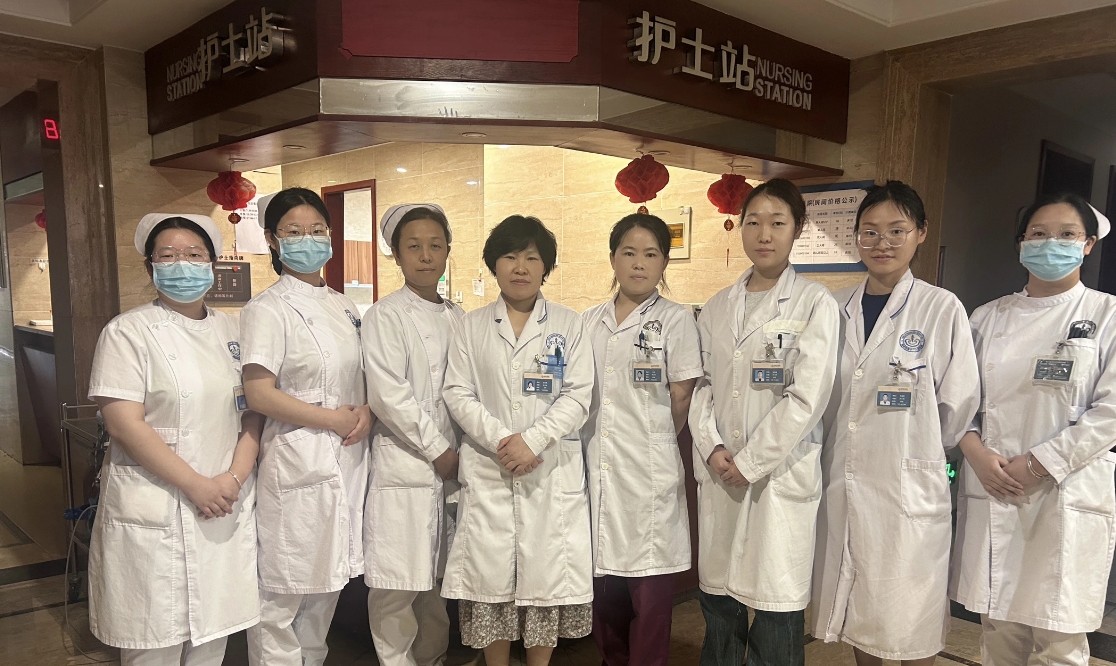 妙手仁心除病痛，锦旗相赠谢恩情——洛阳白马医院内三科成功救治危重患者获赞誉